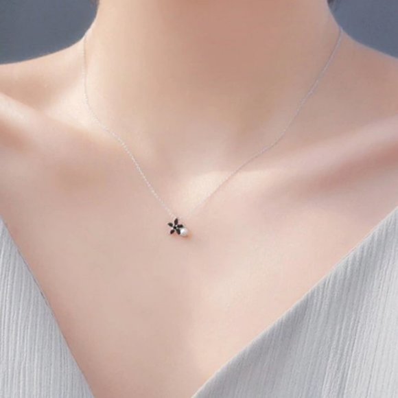 Jewelry - NEW 925 Sterling Silver Pearl Flower Necklace